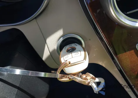 2015 Mercedes-Benz C 300 4Matic из США, поврежденный, VIN 55SWF4KB4FU002888